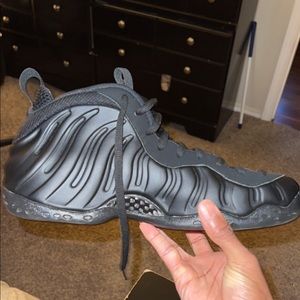 size 10.5 foamposites don’t wear anymore. great condition wore like 3 times